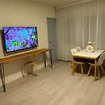 1 Bedroom Comfortable Top Floor In Puotila Near Metrostation And Sea Huoneisto *