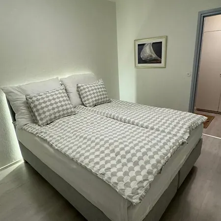 Lägenhet 1 Bedroom Comfortable Top Floor In Puotila Near Metrostation And Sea Helsingfors