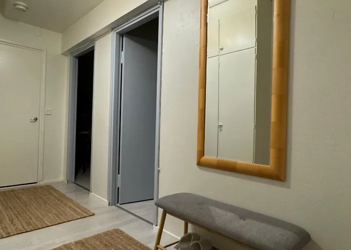 1 Bedroom Comfortable Top Floor In Puotila Near Metrostation And Sea דירה *