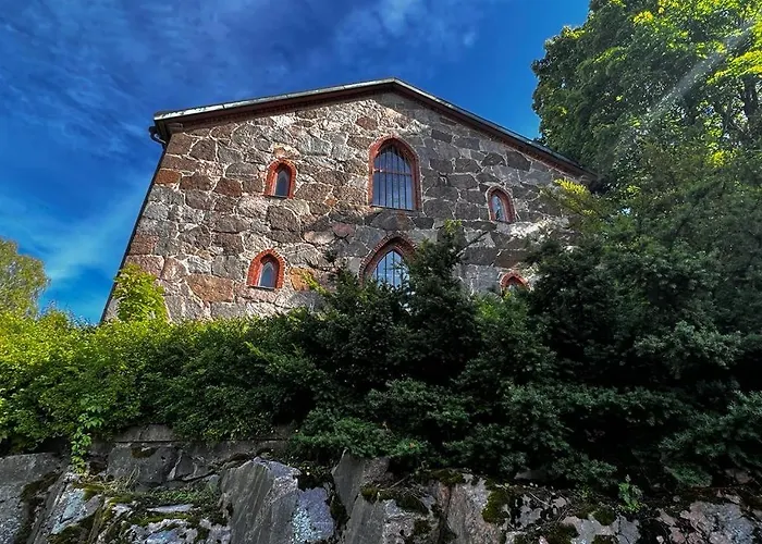 1 Bedroom Comfortable Top Floor In Puotila Near Metrostation And Sea דירה *