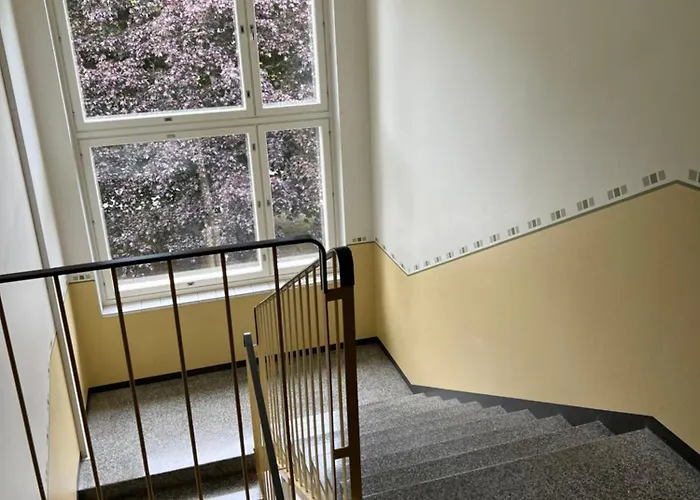 1 Bedroom Comfortable Top Floor In Puotila Near Metrostation And Sea דירה הלסינקי