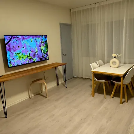 1 Bedroom Comfortable Top Floor In Puotila Near Metrostation And Sea Apartamento *